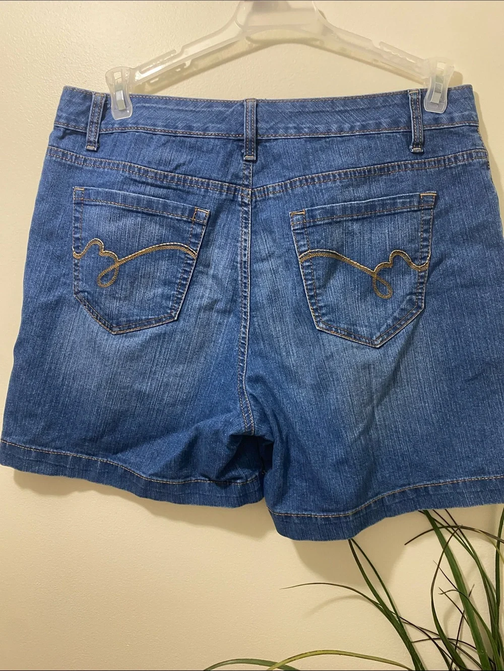 Bandolino Midwash Blue Denim Shorts